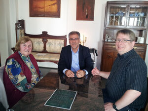 Antje Huber (von links) im Gespräch mit Ergun Can und Mirko Witkowski. Unser Foto entstand im Juni 2013. Foto: M Rudolf