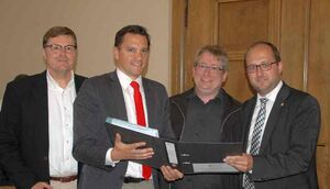 Johannes Fechner (zweiter von links) gehört zu den egagierten Unterstützern der Talumfahrung Schramberg.