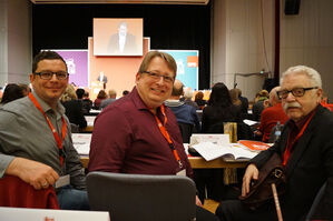 Beim SPD-Landesparteitag in Stuttgart: Torsten Stumpf (von links), Mirko Witkowski und Erich Eisemann. Foto: Könnecke