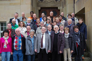Auf der Rathaustreppe: Die SPD-Kandidaten zur Kommunalwahl.