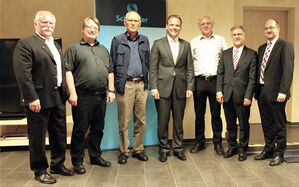 Klaus Köser (v.l.), Mirko Witkowski, Walter Börner, Ingo Rust, Roland Schneider, Ergun Can und OB Thomas Herzog.