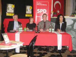 Die Podiumsteilnehmer, v.l.: Roland Klose, Gisela Wegner, MIrko Witkowski und Nilgün Müller-Can.