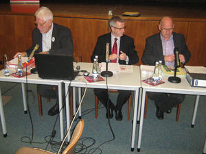 Diskutieren auf Einladung der SPD: Rainer Kaufmann (v.l.), Moderator Herbert Zinell, Minister Winfried Hermann.