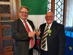 Aus dem Blättle: Mirko Witkowski gratuliert Giuseppe Agosta