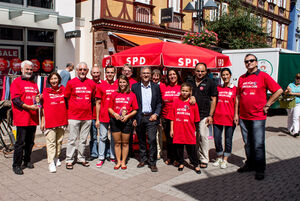 Hoch motiviert engagieren sich zahlreiche Menschen im Wahlkampf von Ergun Can.