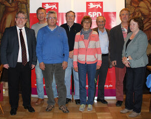 Mirko Witkowski (links) und Elke Ringl-Klank (rechts) ehrten langjährige und verdiente Mitglieder. Foto: Guido Neudeck