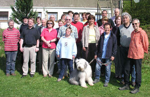 Eine große Wandergruppe der Schramberger SPD wanderte am 1. Mai traditionell zum Naturfreundehaus Sommerecke. Foto: wk