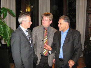 Im Gespräch OB Dr. Herbert O. Zinell, SPD-Vorsitzender Mirko Witkowski und Referent Ergun Can. Foto: Porzelt