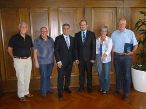 Politische Gespräche: Hans Jörg Fahrner, Guiseppe Agosta, Ergun Can, OB Thomas Herzog, Renate Much und Michael Porzelt.