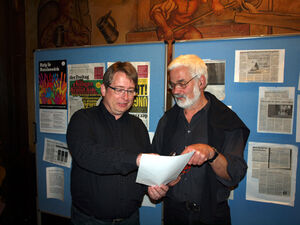 Diskutierten das Thema „Armut und Menschenwürde“: Mirko Witkowski (von links) und Roland Saurer. Foto: Neudeck