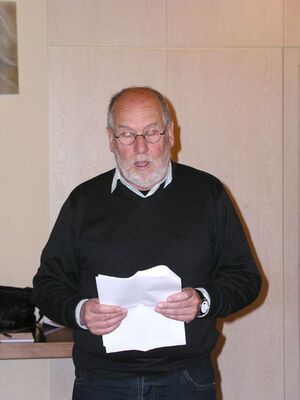 Gernot Stähle blickte in der AWO-Seniorenbegegnung auf 90 Jahre Arbeiterwohlfahrt zurück. Foto: Mirko Witkowski