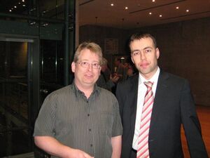 Sind im Gespräch: Der SPD-Ortsvereinsvorsitzende Mirko Witkowski (links) und der künftige Landesvorsitzende Nils Schmid.